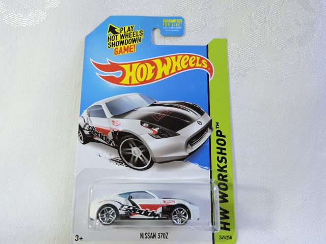 Hot Wheels NISSAN 370Z ( White G Reddy ) Long Card Like DATSUN
