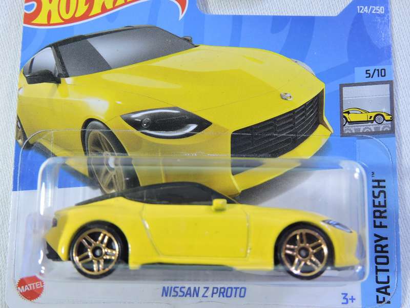 Hot Wheels NISSAN Z Proto ( Yellow ) Like Datsun