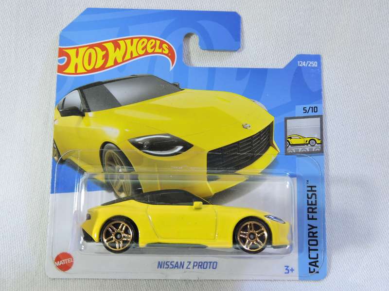 Hot Wheels NISSAN Z Proto ( Yellow ) Like Datsun
