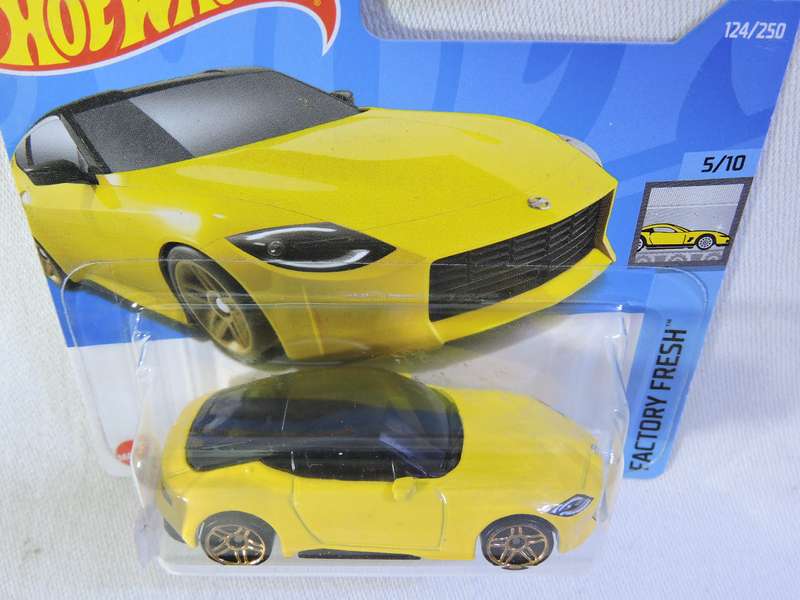 Hot Wheels NISSAN Z Proto ( Yellow ) Like Datsun