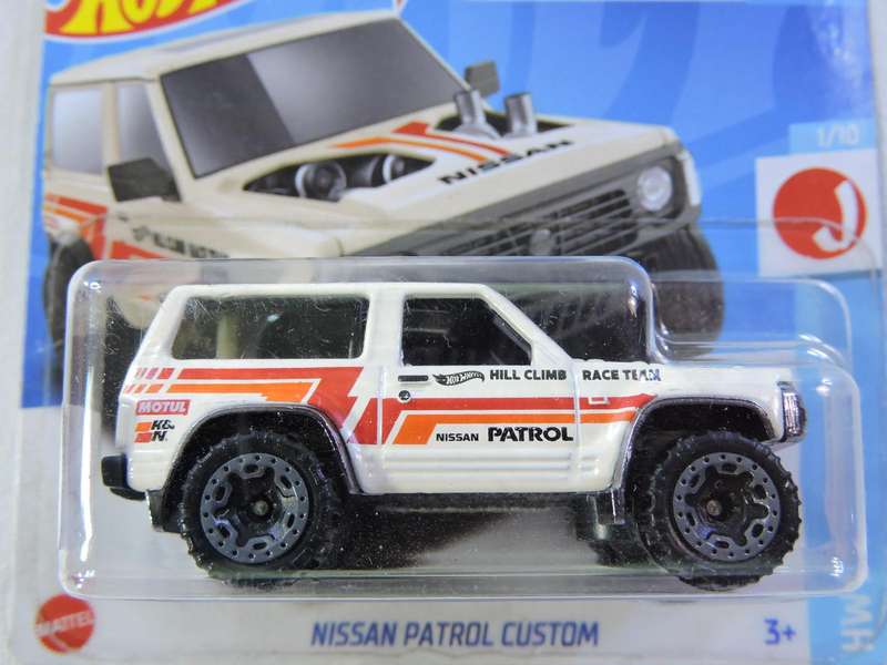 Hot Wheels NISSAN PATROL Custom ( White ) Like Datsun