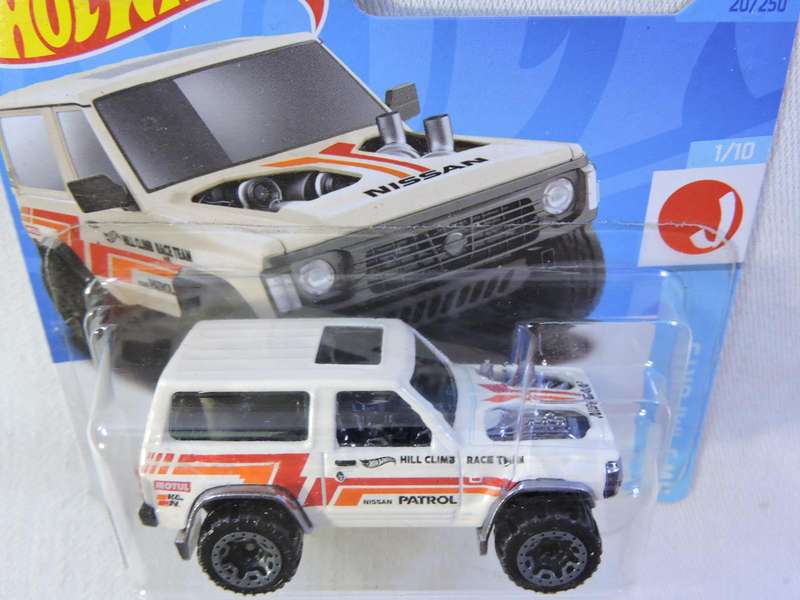 Hot Wheels NISSAN PATROL Custom ( White ) Like Datsun