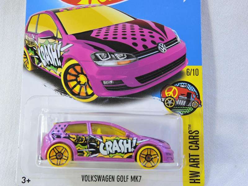 Hot Wheels VW VOLKSWAGEN GOLF MK7 ( Pink Crash)  Long Card
