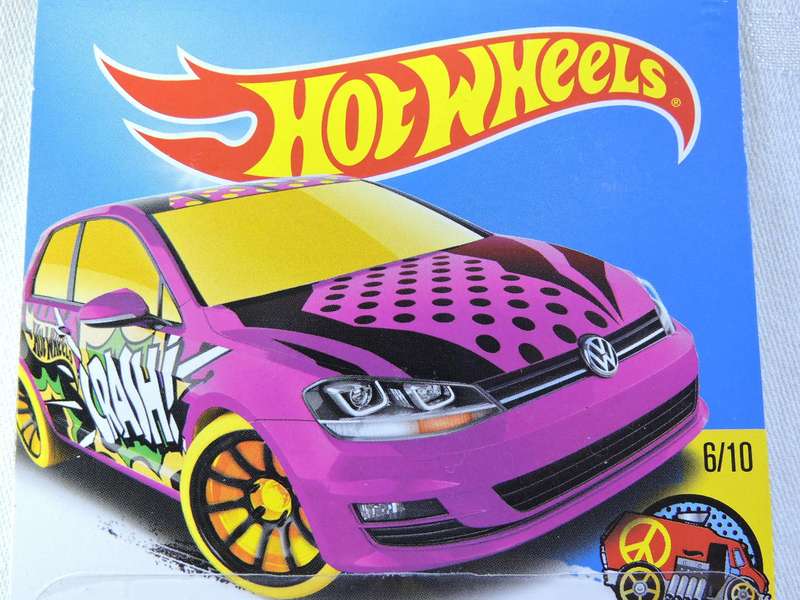 Hot Wheels VW VOLKSWAGEN GOLF MK7 ( Pink Crash)  Long Card