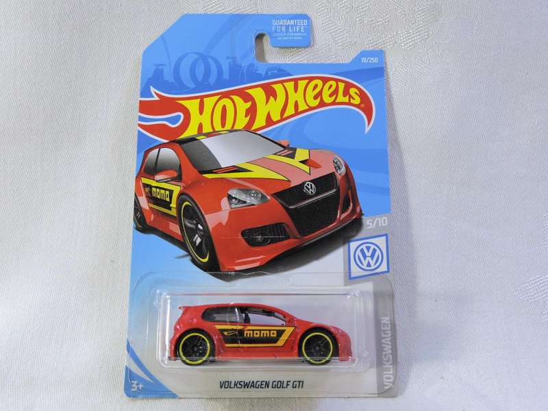 Hot Wheels VW VOLKSWAGEN GOLF GTi ( Red MOMO )  Long Card
