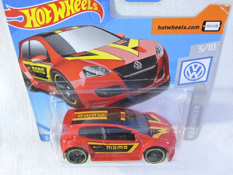 Hot Wheels VW VOLKSWAGEN GOLF GTi ( Red MOMO )