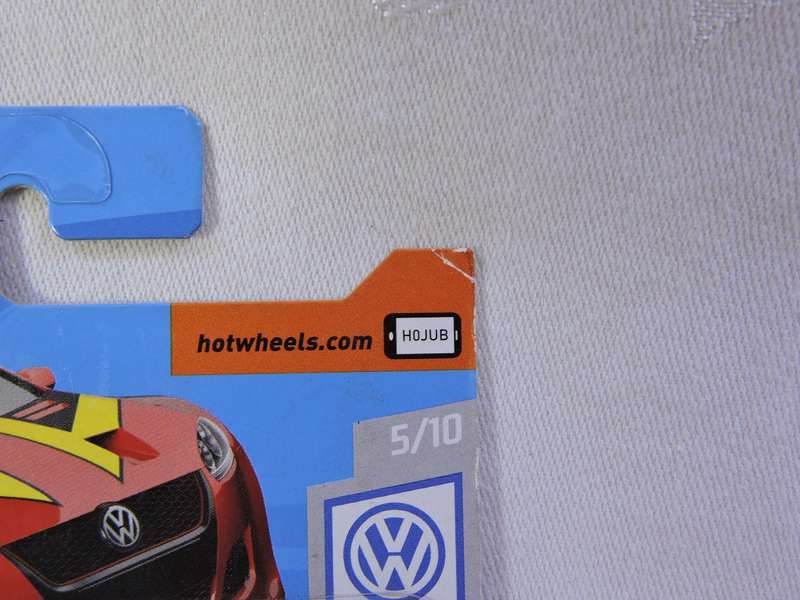 Hot Wheels VW VOLKSWAGEN GOLF GTi ( Red MOMO )