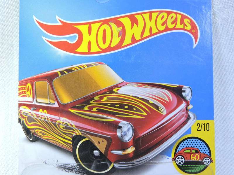 Hot Wheels VW VOLKSWAGEN Squareback ( Red ) Long Card