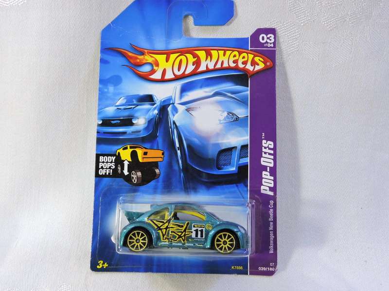 Hot Wheels Volkswagen VW BEETLE ( POP-OFFs  Green )  Long Card