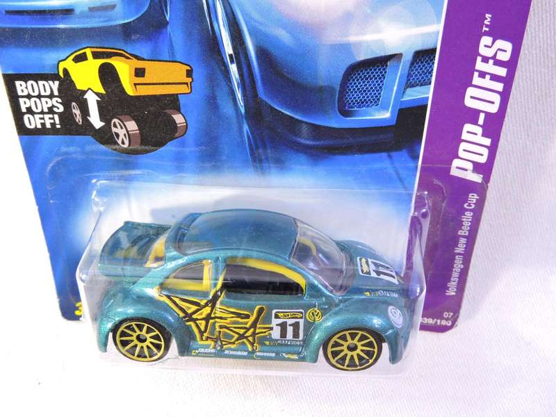 Hot Wheels Volkswagen VW BEETLE ( POP-OFFs  Green )  Long Card