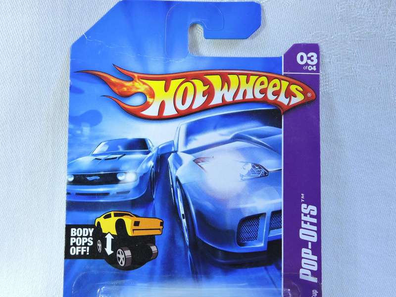 Hot Wheels Volkswagen VW BEETLE ( POP-OFFs  Green )  Long Card