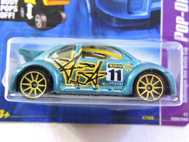 Hot Wheels Volkswagen VW BEETLE ( POP-OFFs  Green )  Long Card