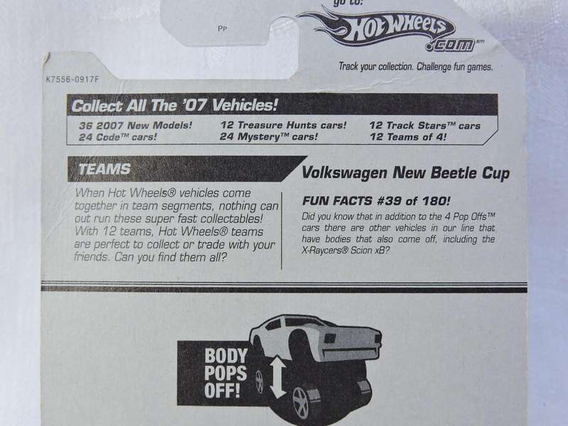 Hot Wheels Volkswagen VW BEETLE ( POP-OFFs  Green )  Long Card