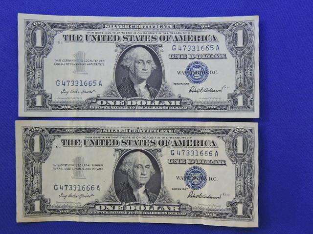 USA American One Dollar SILVER CERTIFICATE BANK NOTES x2 in sequence, circulated condition.