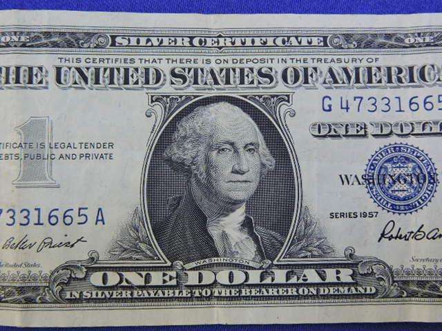 USA American One Dollar SILVER CERTIFICATE BANK NOTES x2 in sequence, circulated condition.