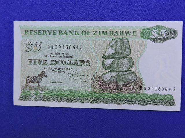 ZIMBABWE $5 Five Dollar Bank note in excellent collector  Issued 1983 Bird watermark