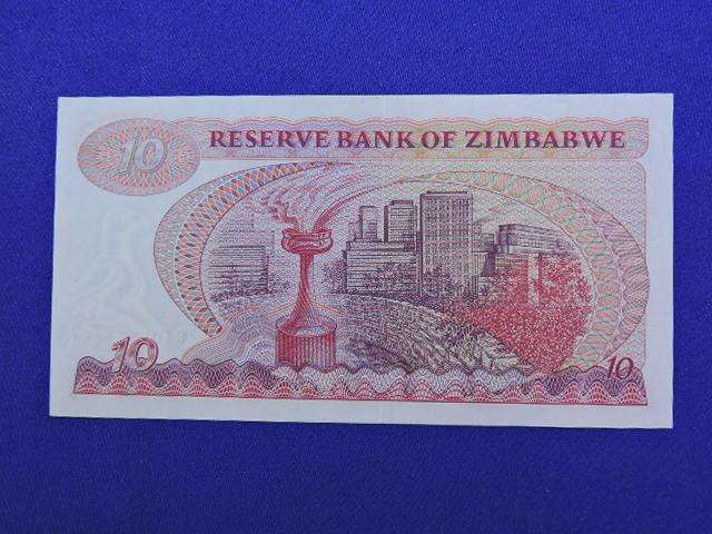 ZIMBABWE $10 TEN Dollar Bank note in close to UNC collector condition  Issued 1983 Bird watermark