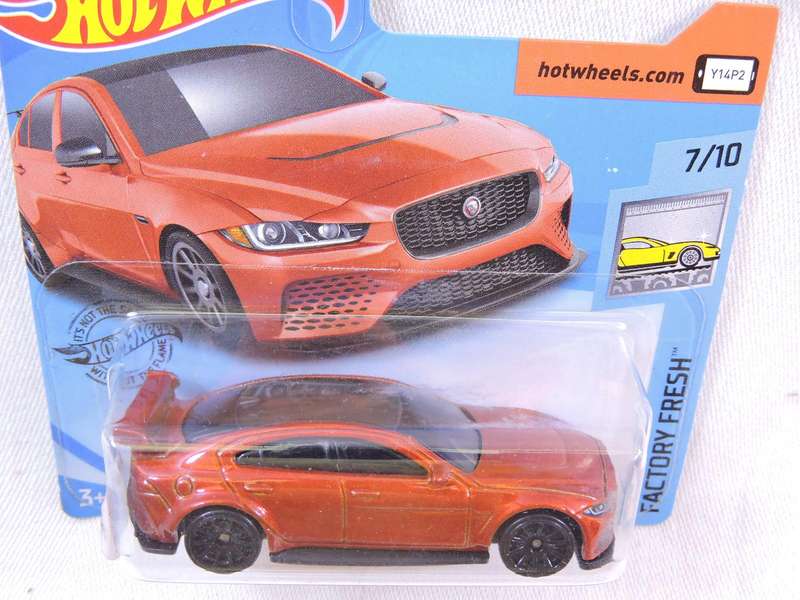 Hot Wheels JAGUAR XE SV Project 8 ( Bronze )