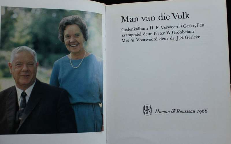 MAN VAN DIE VOLK - HENDRIK VERWOERD FOTO GEDENKALBUM deur Pieter Grobbelaar 1966
