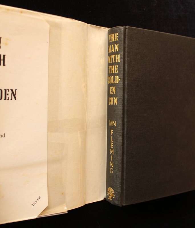 THE MAN WITH THE GOLDEN GUN by Ian Fleming (1965) - VERY GOOD COPY IN UNCLIPPED DJ