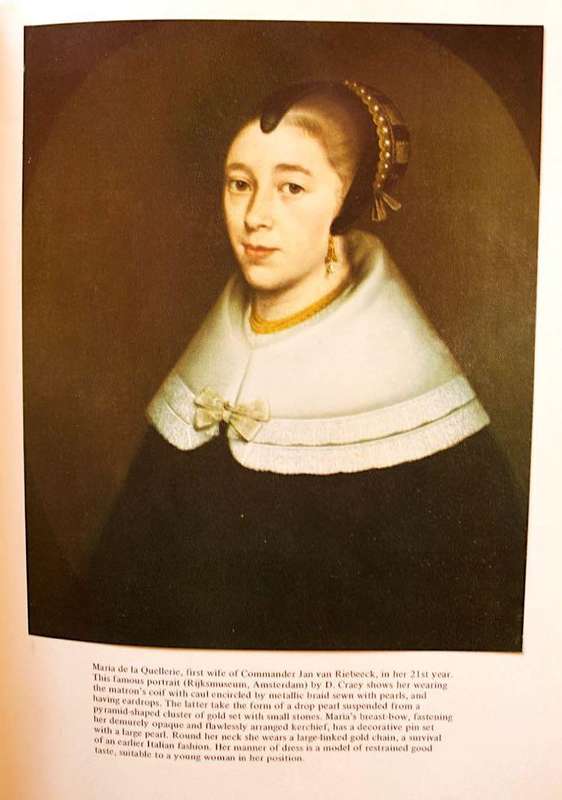 CLOTHING FASHIONS IN SOUTH AFRICA - DAPHNE H. STRUTT