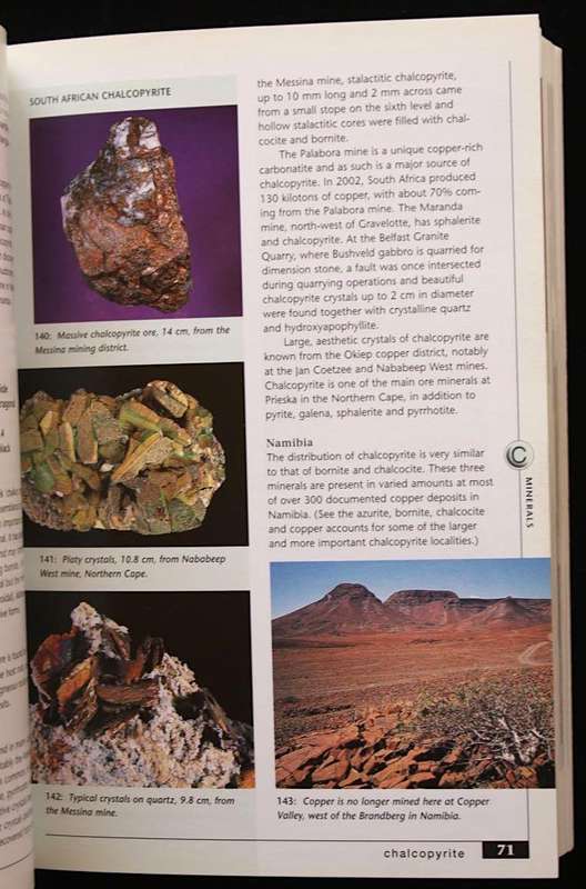 FIELD GUIDE TO ROCKS & MINERALS OF SOUTHERN AFRICA - BRUCE CAIRNCROSS (2004)