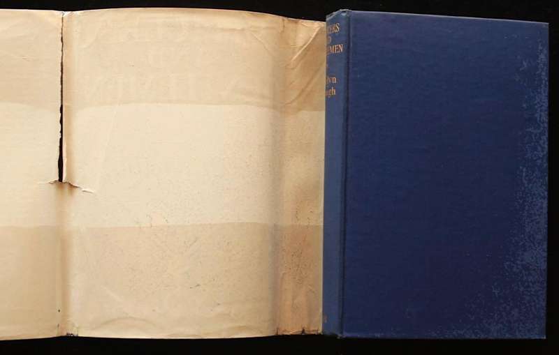 OFFICERS AND GENTLEMEN - EVELYN WAUGH (1955)