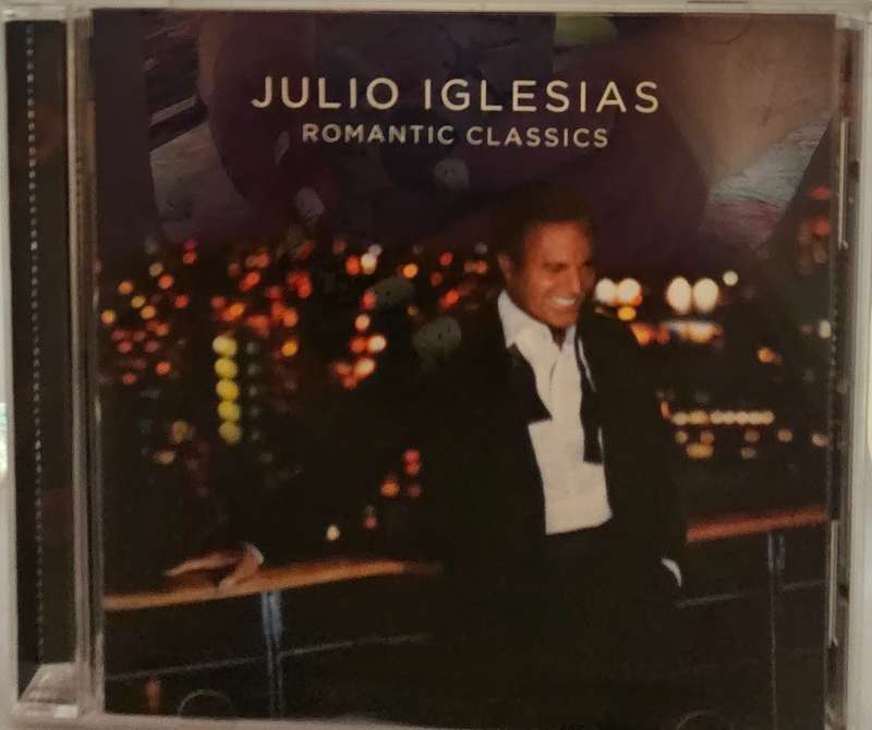Julio Iglesias Romantic Classics  (3245)