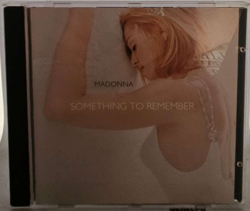 Madonna Something to Remember  (3584)