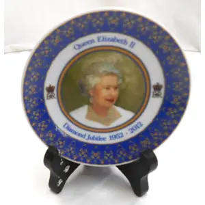 QUEEN ELIZABETH 11 DIAMOND JUBILEE 1952 - 2012 SMALL 10 CM PLATE BOXED