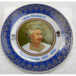 QUEEN ELIZABETH 11 DIAMOND JUBILEE 1952 - 2012 SMALL 10 CM PLATE BOXED