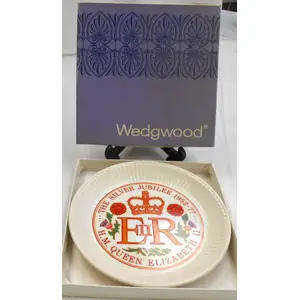 WEDGWOOD QUEEN ELIZABETH 11 SILVER JUBILEE 1952 - 1977 SMALL 16 CM PLATE BOXED