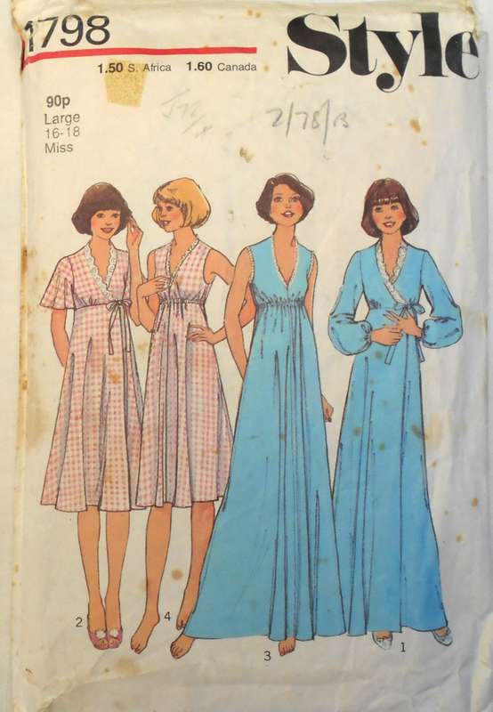 VINTAGE STYLE 1798 NEGLIGEE & NIGHTDRESS SIZE 10-16 SEE LISTING