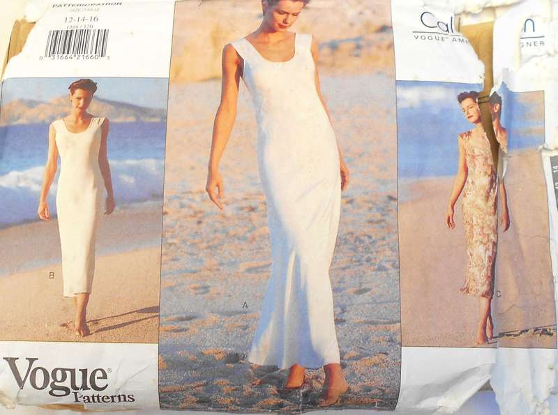 VOGUE 1688 CALVIN KEIN CLOSE FITTING PULLOVER DRESS SIZE 12-14-16 COMPLETE CUT TO 16-ZIPLOC