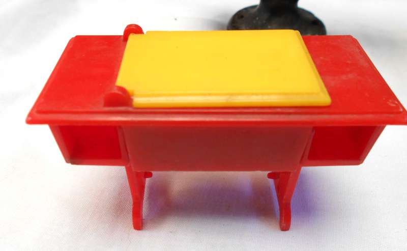 DELIGHTFUL SMALL MODEL PLASTIC TREADLE SEWING MACHINE -LID OPENS AND CLOSES FOR SEWING MACHINE