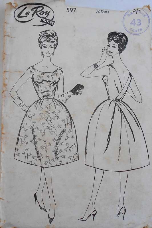 VINTAGE LE ROY 597 AEVENING DRESS WITH BELL SKIRT BUST 32-COMPLETE