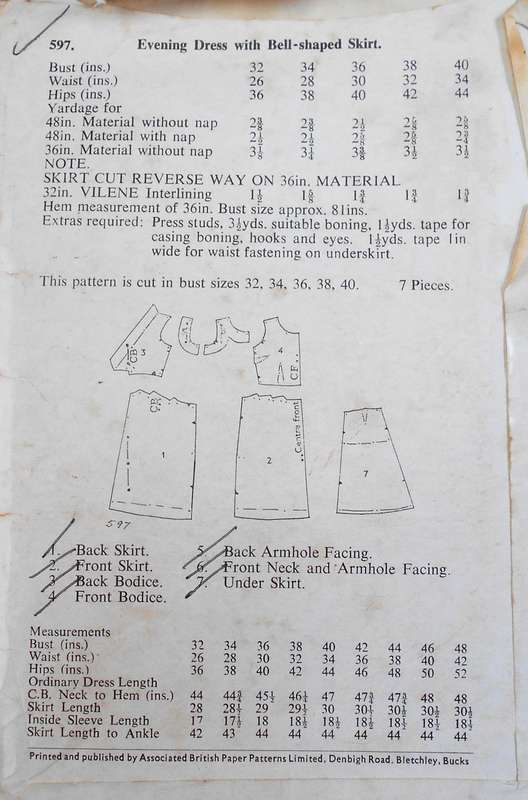VINTAGE LE ROY 597 AEVENING DRESS WITH BELL SKIRT BUST 32-COMPLETE