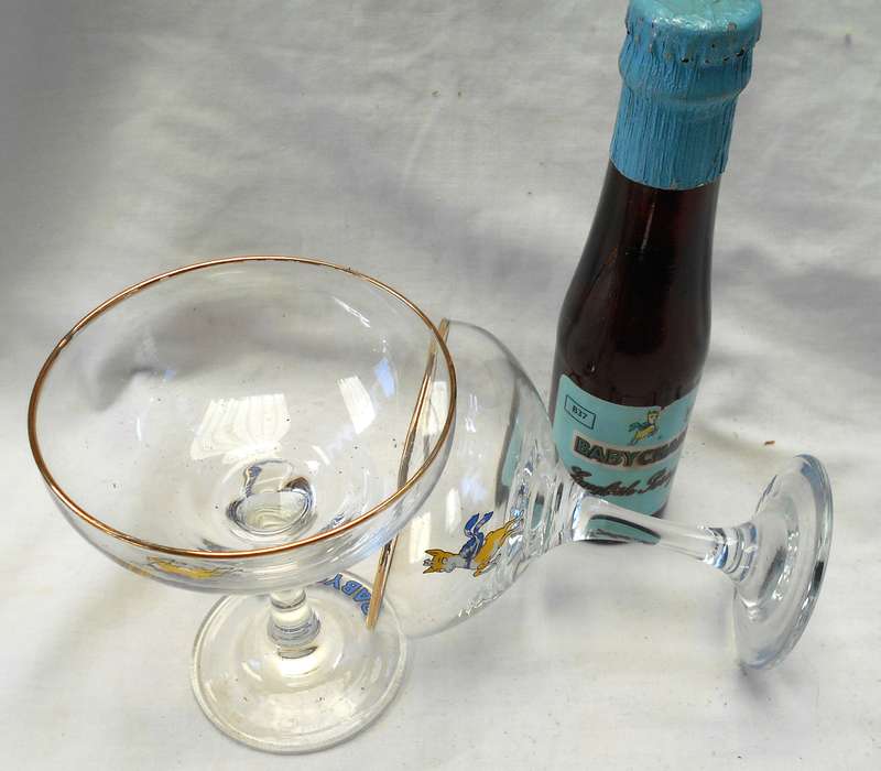 BOTTLE OF SEALED BABYCHAM WITH 2 BABYCHAM CHAMPAGNE GLASSES