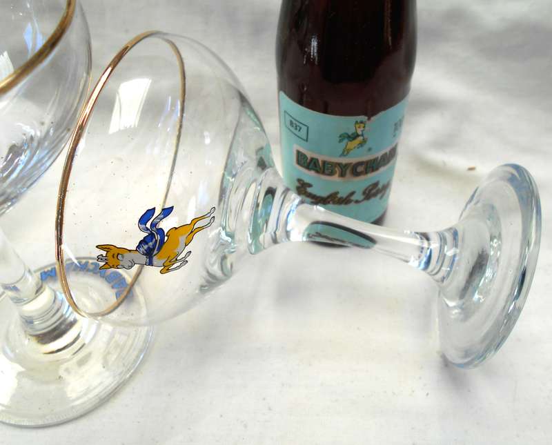 BOTTLE OF SEALED BABYCHAM WITH 2 BABYCHAM CHAMPAGNE GLASSES