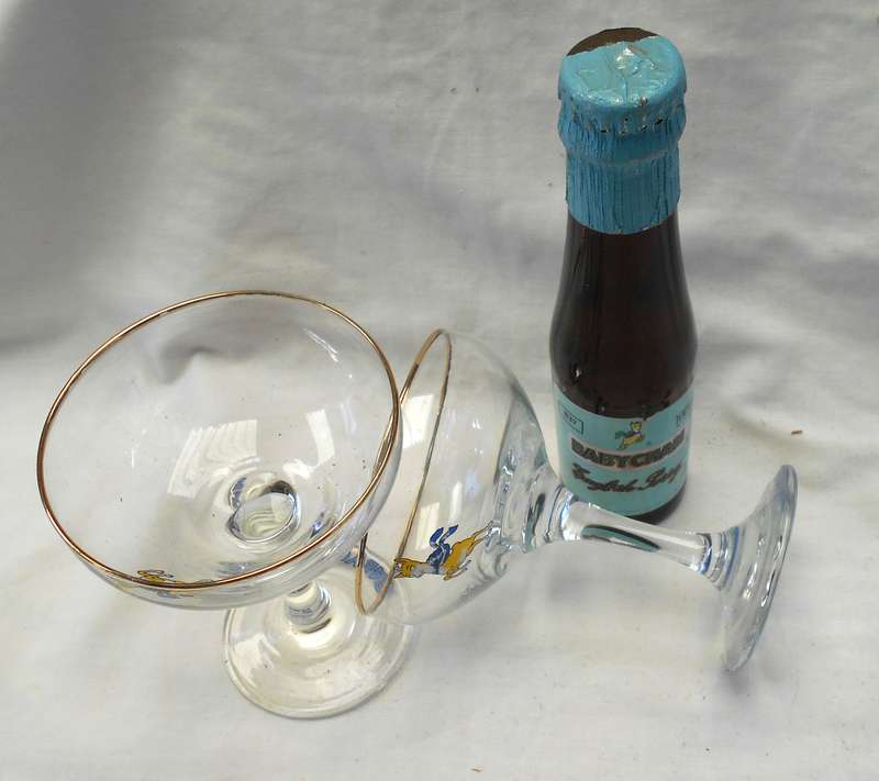 BOTTLE OF SEALED BABYCHAM WITH 2 BABYCHAM CHAMPAGNE GLASSES