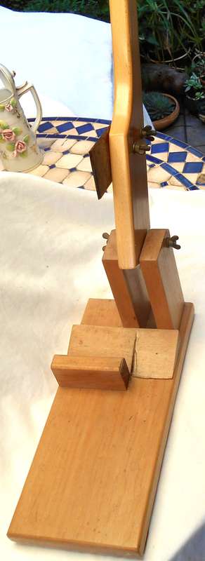 VERY SHARP SOLID VARNISHED WOOD BILTONG CUTTER (cut my pencil in two)