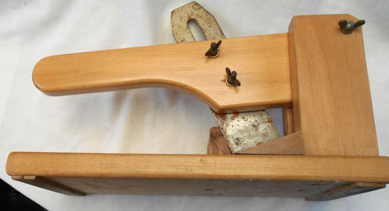 VERY SHARP SOLID VARNISHED WOOD BILTONG CUTTER (cut my pencil in two)