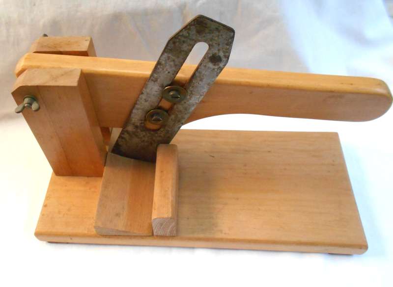 VERY SHARP SOLID VARNISHED WOOD BILTONG CUTTER (cut my pencil in two)