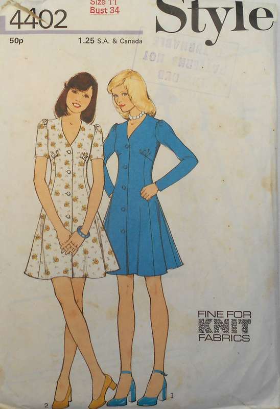 VINTAGE STYLE 4402 PANELLED DRESS WITH V NECKLINE SIZE11 BUST 34 COMPLETE