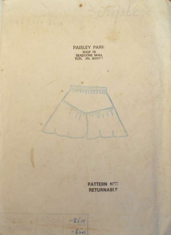 SEW SIMPLE  BASQUE SHORTS SIZE 34 OR 87 CM COMPLETE-UNCUT-F/FOLDED