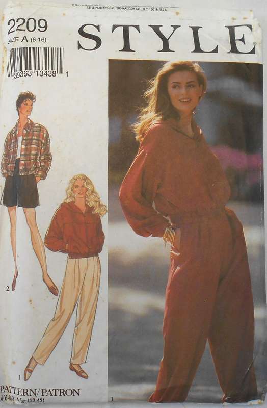 STYLE 2209 LOOSE FITING JACKETS-PANTS-SHORTS SIZE 6-16 COMPLETE-UNCUT-F/FOLDED
