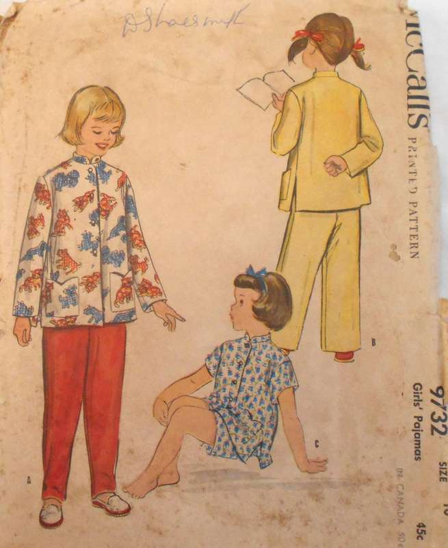 V/VINTAGE McCALLS 9732 GIRLS KIMONO PJS SIZE 10 YEARS COMPLETE