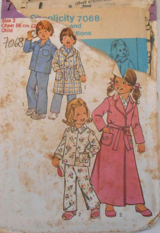 SIMPLICITY 7068 KIDS PJS & ROBE SIZE 3 YEARS CHEST 56 CM-PJ COLLAR E NOT SUPPLIED USE M ROBE COLLAR