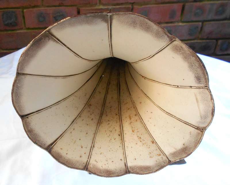 Delightful "Shabby Chic" HMV Gramophone Figurine - no motor and is a non-working figurine!