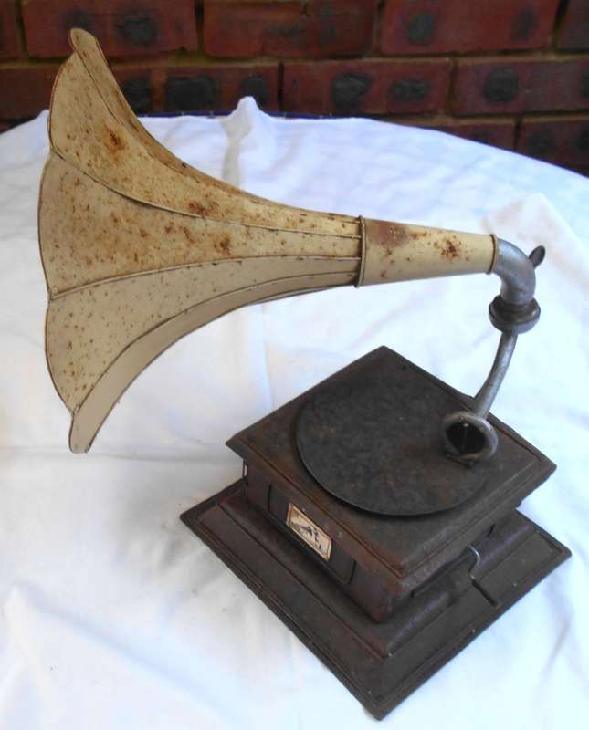 Delightful "Shabby Chic" HMV Gramophone Figurine - no motor and is a non-working figurine!